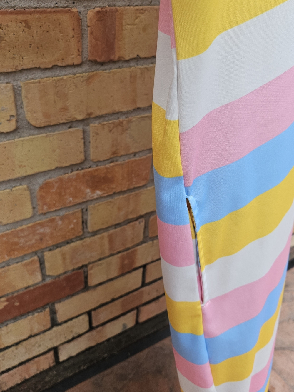 Spring Dress with Pockets - Picture 3 of 6